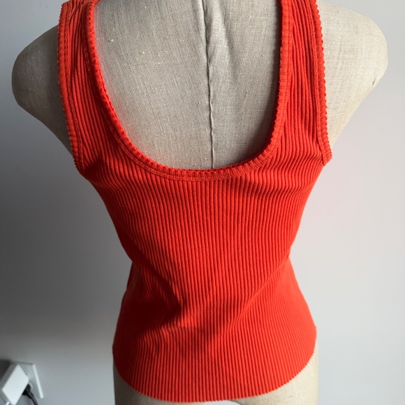 Vince Ribbed Tank Size Medium - Picture 6 of 7